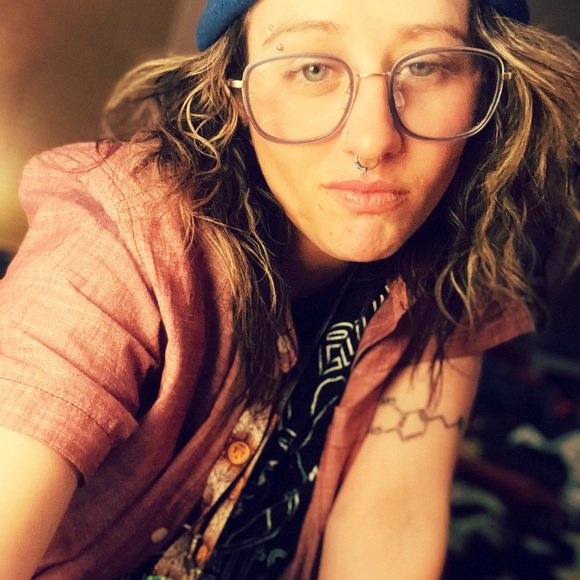 Meet your Posher, Lorra - Picture 3 of 9